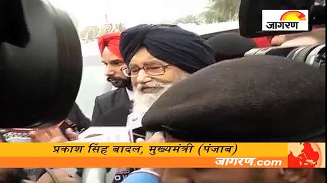 पंजाब में मतदान जारी, सीएम प्रकाश सिंह बादल ने डाला वोट