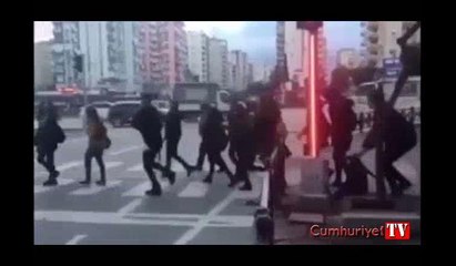 Kırmızı ışık yandı ortaya çıktılar... Adanalıları şaşırtan şov