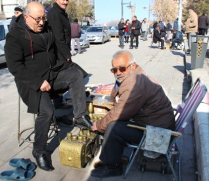 42 Yıllık Boyacı, Hacca Gitmek İçin Ayakkabı Boyuyor