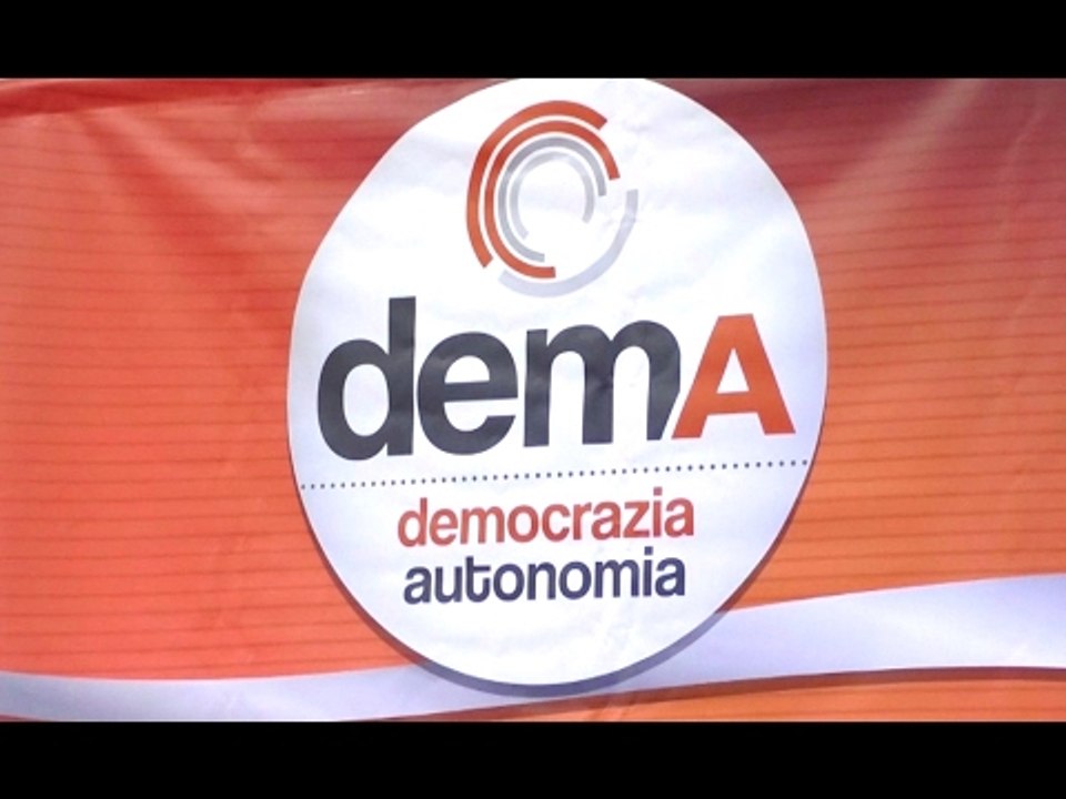 Napoli - Luigi de Magistris lancia "DemA" e sfida De Luca (03.02.17)