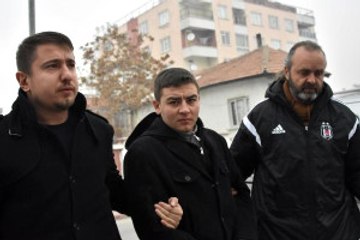 Sopayla Döven Babasını Öldürdü, Annesine Seslendi: Polis Çağır