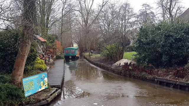 Araçların girmediği ,Avrupada gizli bir cennet , Masal gibi gibi bir köy , Hollanda Giethoorn Hobbit Köyü