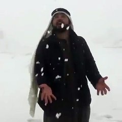 کل جمعہ کے دن راس الخیمہ میں معجزاتی طور پر زبردست برف ہوی جس کے بعد لوگوں نے خوب انجوائے کیا.... ماشاءاللہ