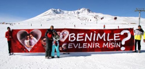Kayserili Vatandaştan Erciyes Dağında Sürpriz Evlilik Teklifi