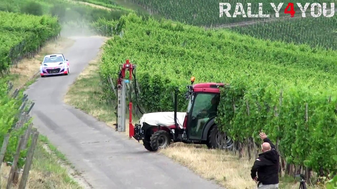 A intrat cu TRACTORUL pe circuitul unei curse, dar stai SA VEZI ce s-a intamplat. Avem in fata doi soferi cu experienta!