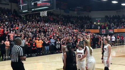 Le panier d'une jeune handicapée fait craquer le public et ses adversaires