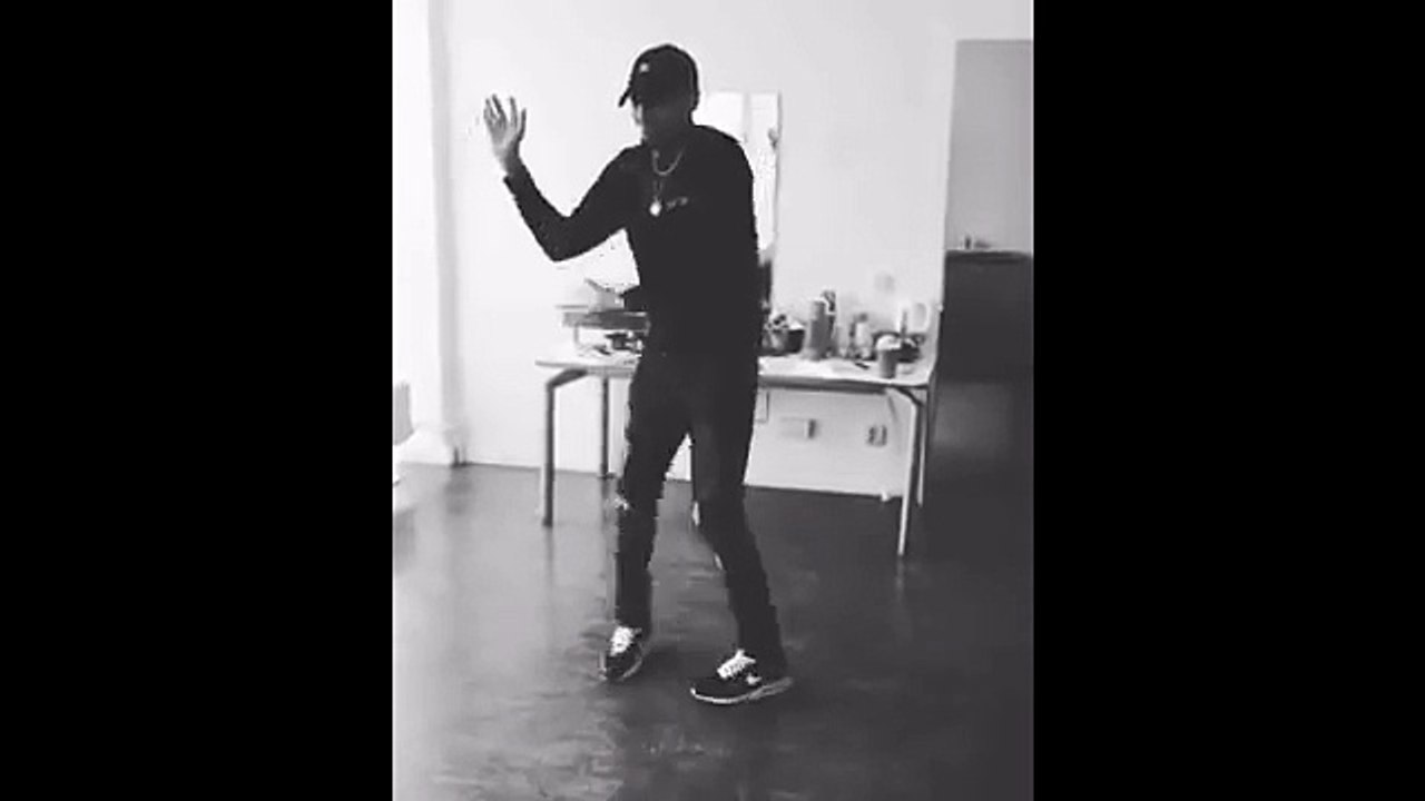 Chris Brown Dançando
