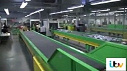 Heads at Chicago Airport