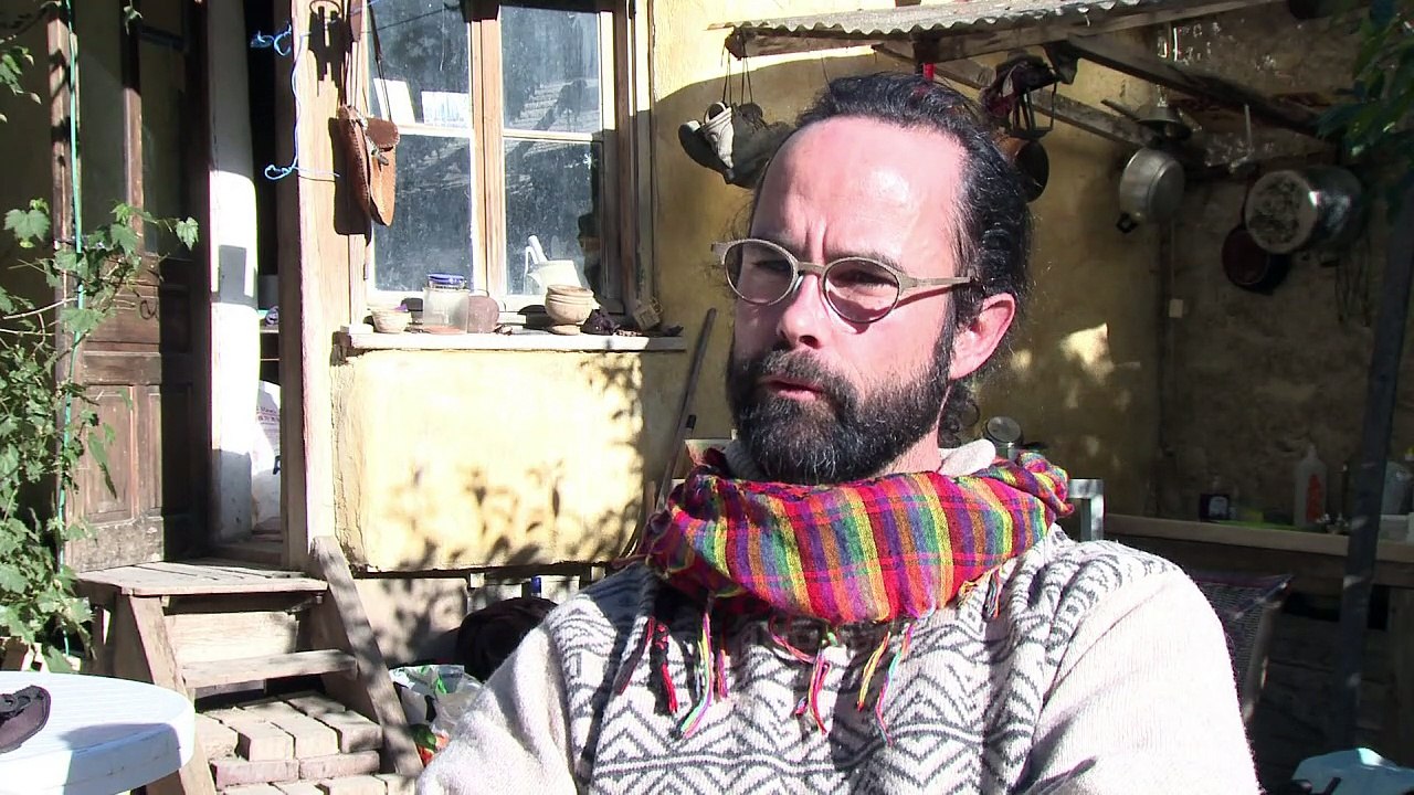 Franzose wegen Flüchtlingshilfe mit einem Bein im Gefängnis