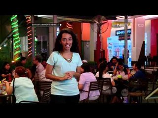 Shafira wisata kuliner di sebuah festival makanan
