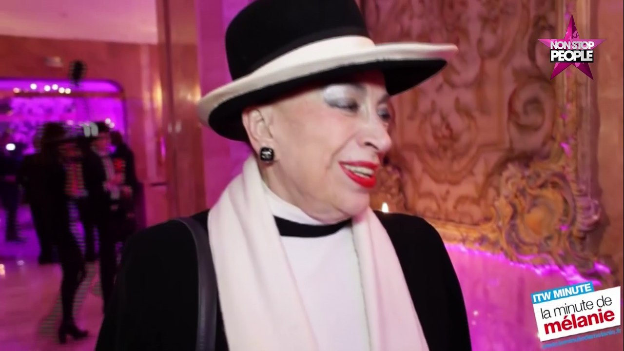 Emmanuel Macron - Geneviève de Fontenay présente à son meeting ! (Vidéo)