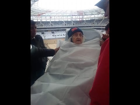 Meryem ninenin Beşiktaş aşkı (sedye ile Vodafone Arena'ya geldi)