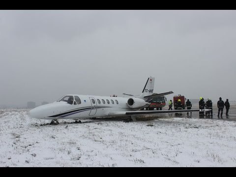 Atatürk Havalimanı'na inen jet pistten çıktı