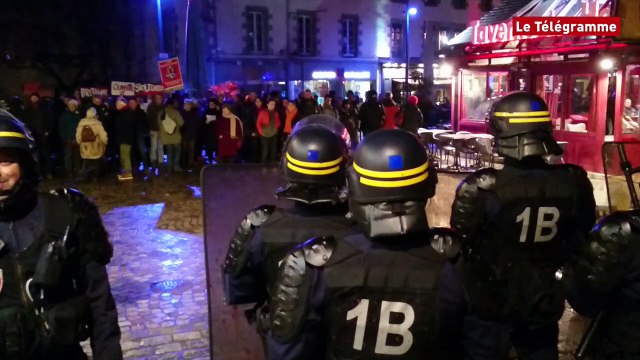 Quimper. Les CRS chargent les militants antifascistes