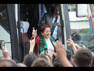 Meral Akşener'den Kocaelispor taraftarına üçlü