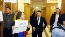 Liderul PSD, Liviu Dragnea, A CEDAT NERVOS și i-a spus unui parlamentar „FAC ȘI PE MĂ-TA”. PRIVEȘTE!