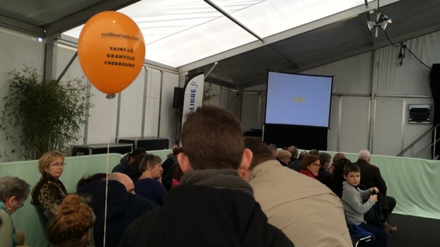 Stéphane Plaza et Emmanuelle Rivassoux au salon de l'habitat de Saint-Lô