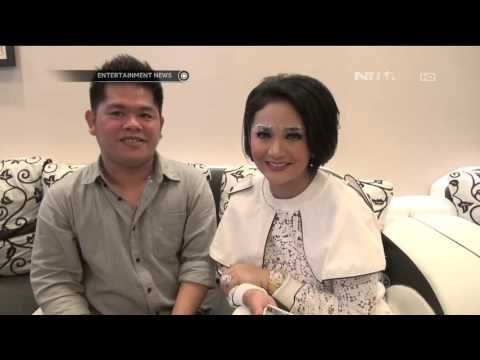 Krisdayanti Melakukan Shading Alis