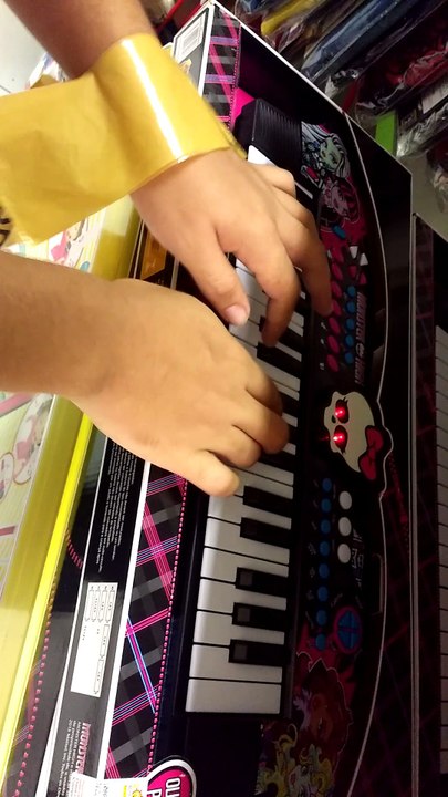 thunderstruck on the toy keyboard