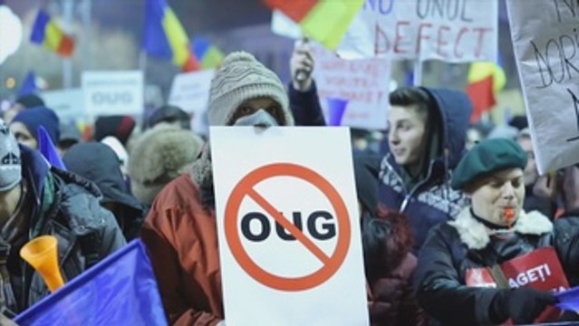 Quinto día de protestas en Rumanía pese a la retirada del decreto sobre corrupción