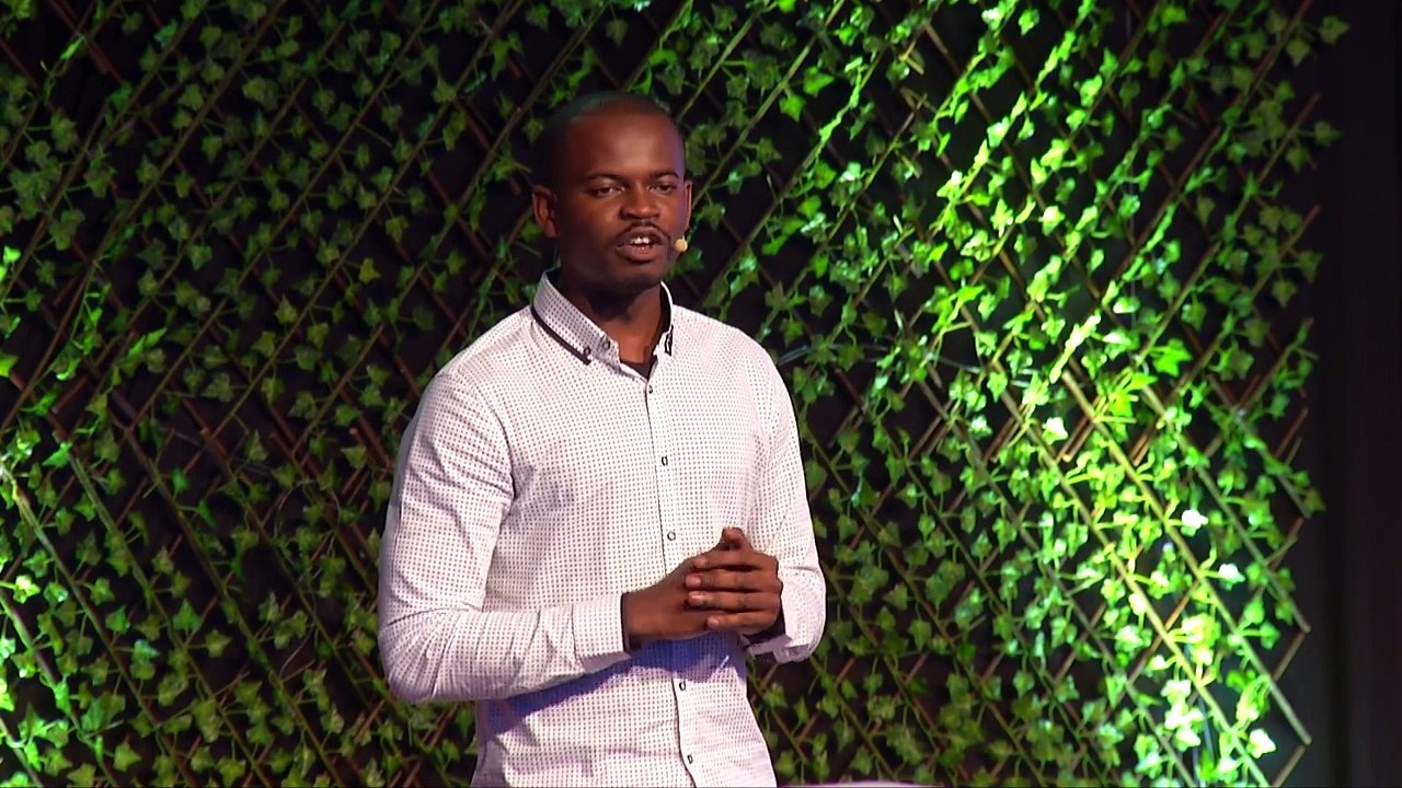 Reciclar eletrônicos pode salvar vidas _ Alphonse Nyembo _ TEDxSaoPauloSalon-Pj-ZDm_A8FY