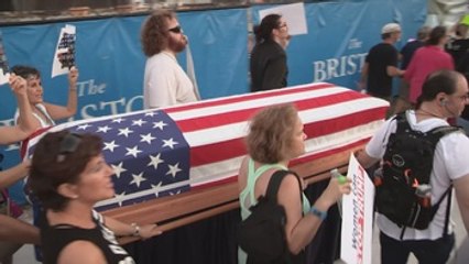 Cerca de 3.000 personas se manifiestan contra Donald Trump en Florida