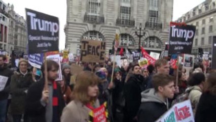 Ingiltere'de Onbinler Trump'ı Protesto Etti