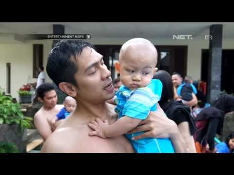 Keseruan Baby Svarga Berenang Untuk Pertama Kalinya