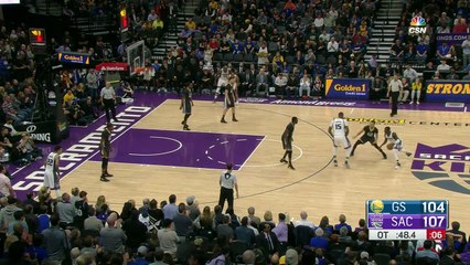 Lancé en contre-attaque, Draymond Green claque un énorme dunk !