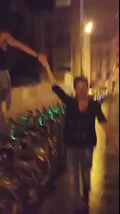 GAY SE CAE HACIENDO EQUILIBRIO VIDEOS GRACIOSOS [VDownloader]