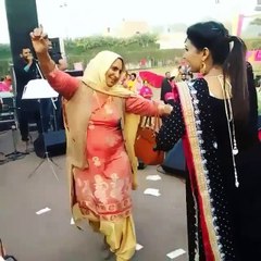 ANMOL GAGAN MANN DANCE + SINGING IN WEDDING