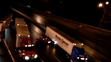 Terrible carambolage à cause du verglas sur l'autoroute 5 de portland