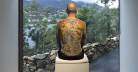 Sırtını Tablo Haline Getiren İsviçreli Adam Görenleri Şaşkına Çeviriyor