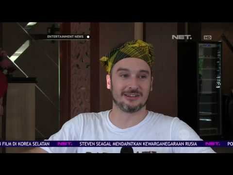 Jono Armstrong Mengajak Sang Istri Liburan ke Pulau Buton