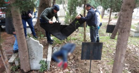 Samsun'da Mezarlıkta Bir Gencin Cesedi Bulundu