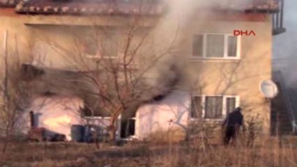 Bursa 5 Yaşındaki 2 Çocuğun Çakmakla Oyunu Evi Yaktı