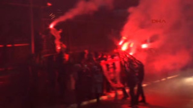 Beşiktaş, Derbiye Meşalelerle Uğurlandı