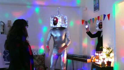 main dans la main - chanson française et conséquences XIII-m-7ScqX8NdQ