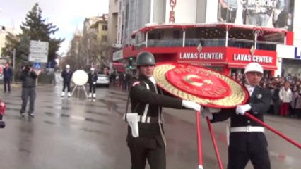 Atatürk'ün Niğde'ye Gelişinin 83. Yıl Dönümü - Protokolü Takip Eden Meraklı Çocuk