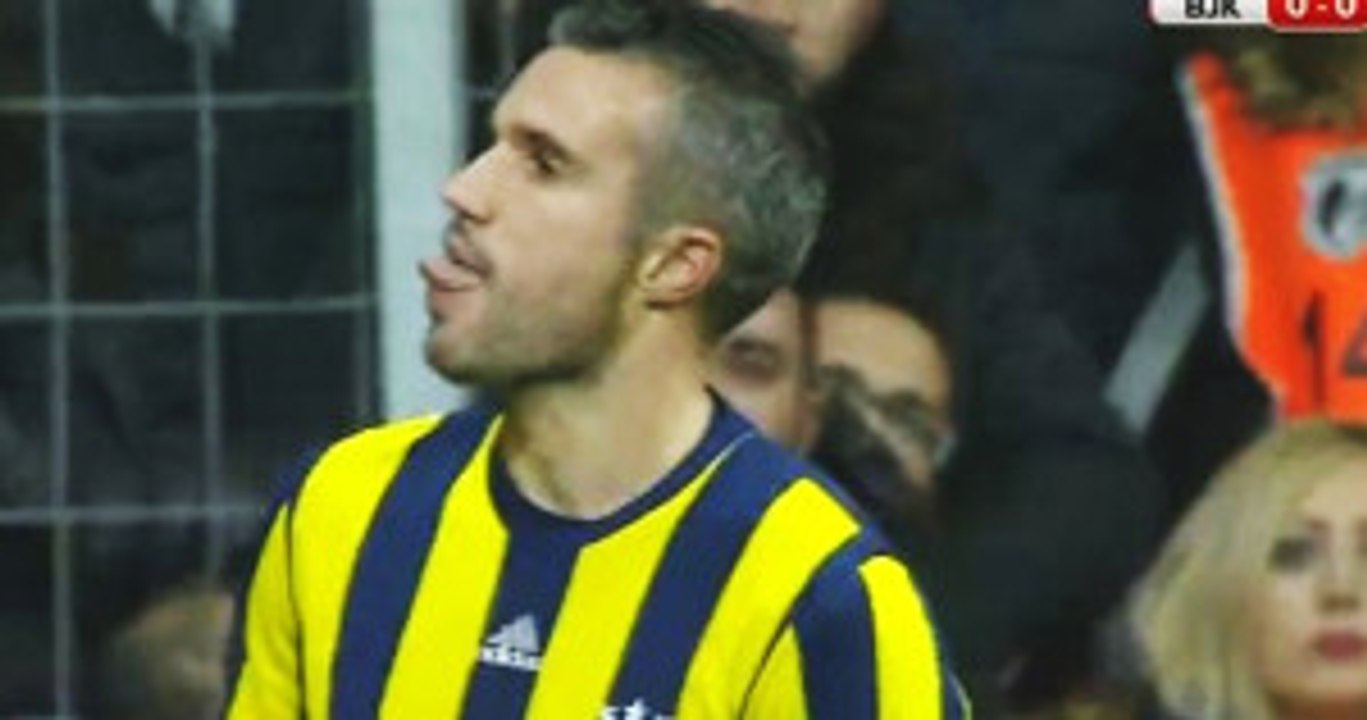 Robin Van Persie, Beşiktaş Tribünlerine Dil Çıkardı - Dailymotion Video