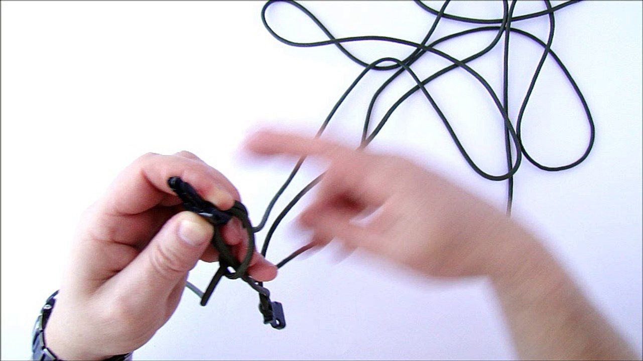 How to Make a Borneo Fishtail Paracord Survival Bracelet with Whistle