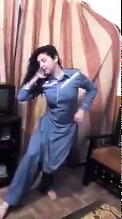 good Pakistani colleges girl dance competition practice  hot dance 2016