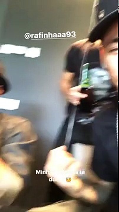 Neymar brinca com Rafinha por causa de fratura no nariz
