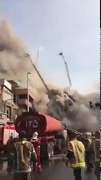 Обрушение в Тегеране рухнуло самое старое высотное здание в городе (видео)