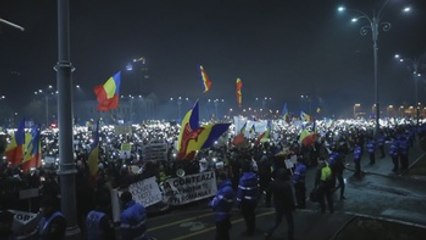 Medio millón de rumanos protestan contra Gobierno pese a la retirada del decreto