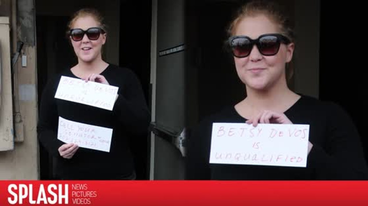 Amy Schumer ermutigt Fans dazu gegen Betsy DeVos vorzugehen