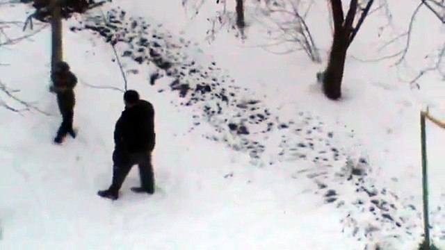 Люди на улице зимой