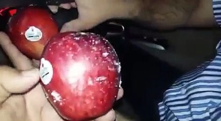 আপেলের নামে এ কী খাচ্ছেন- এই খবর পড়লে আর ভিডিও দেখলে শিউরে উঠবেন