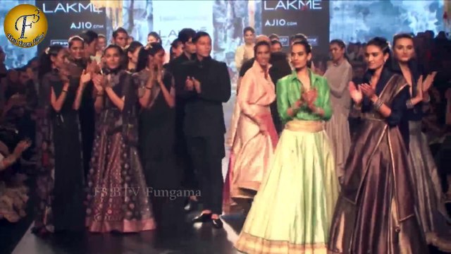 Padma Laxmi on Ramp for Tarun Tahiliani in Lakme Fashion Week
