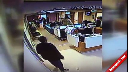 Kadın doğum kliniğinde silahlı dehşet kamerada